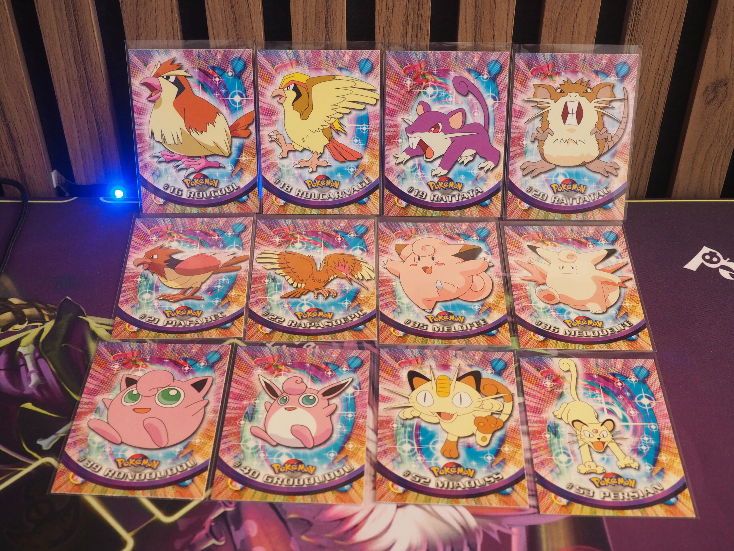 Pack Cartes Pokemon Topps 1999 Normal Vol Roucarnage VF Pack cartes pokemon topps 1999 serie 1 vf logo bleu roucarnage rattatac piafabec