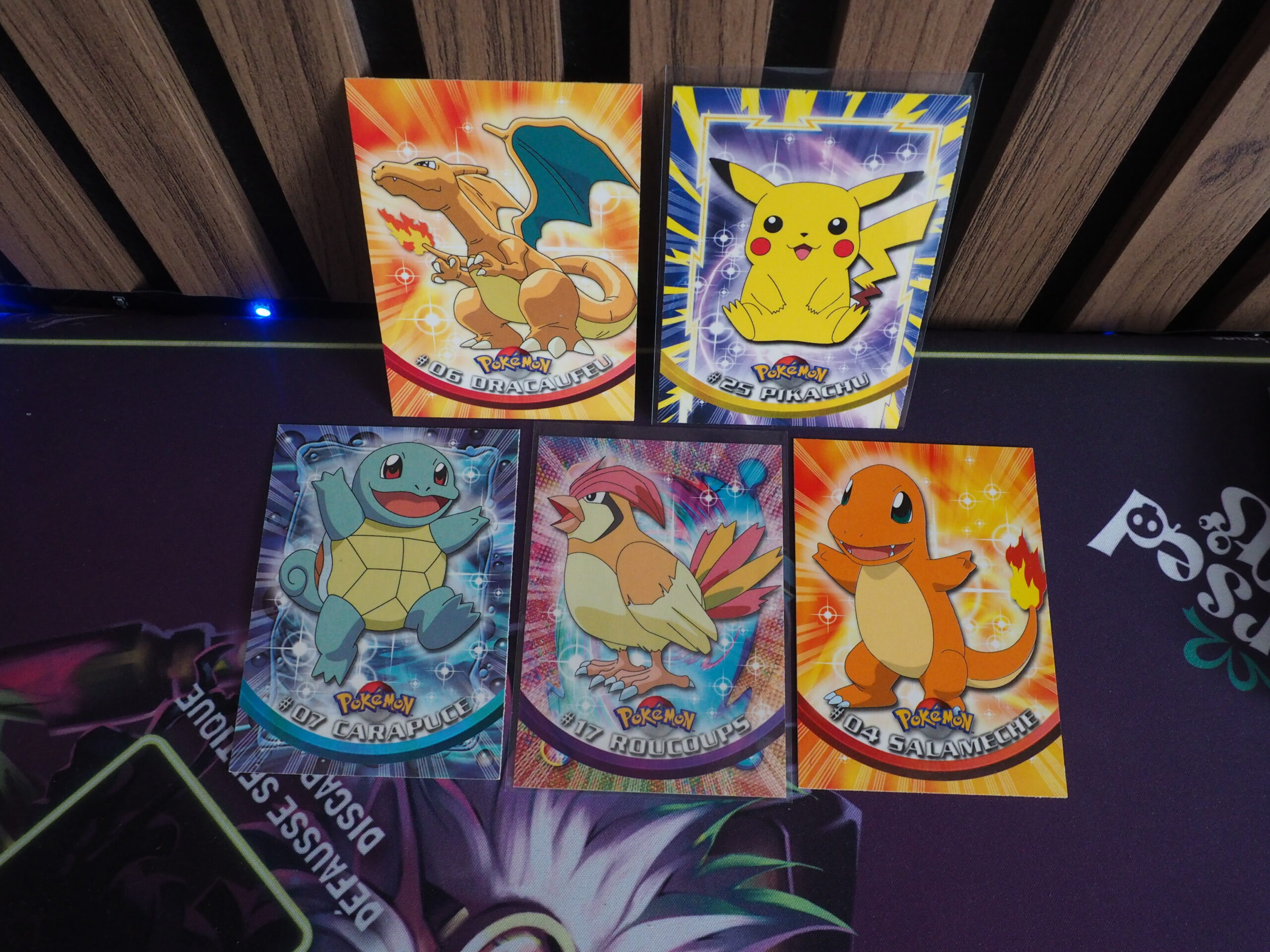 Pack Cartes Pokemon Topps 1999 Equipe de Sacha VF Pack cartes pokemon topps 1999 serie 1 vf logo bleu equipe de sacha dracaufeu pikachu carapuce salameche